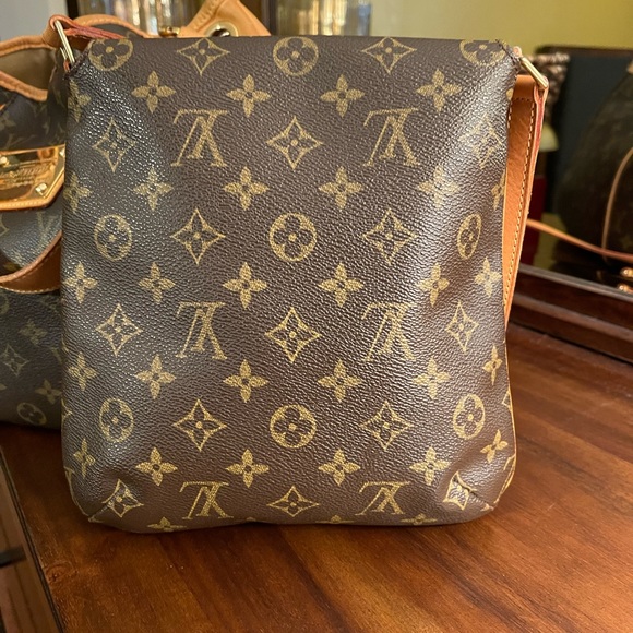 Authentic Louis Vuitton Vintage Musette Salsa Crossbody Handbags - Picture 2 of 16